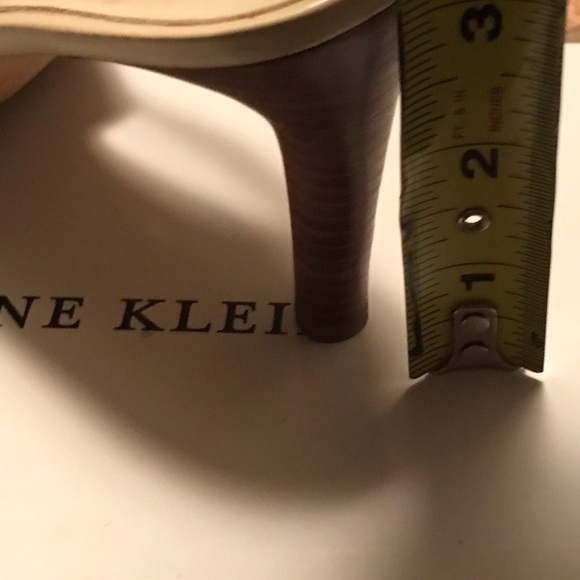 Gorgeous Tan Leather Slingback Pumps by Anne Klein - Picture 10 of 16